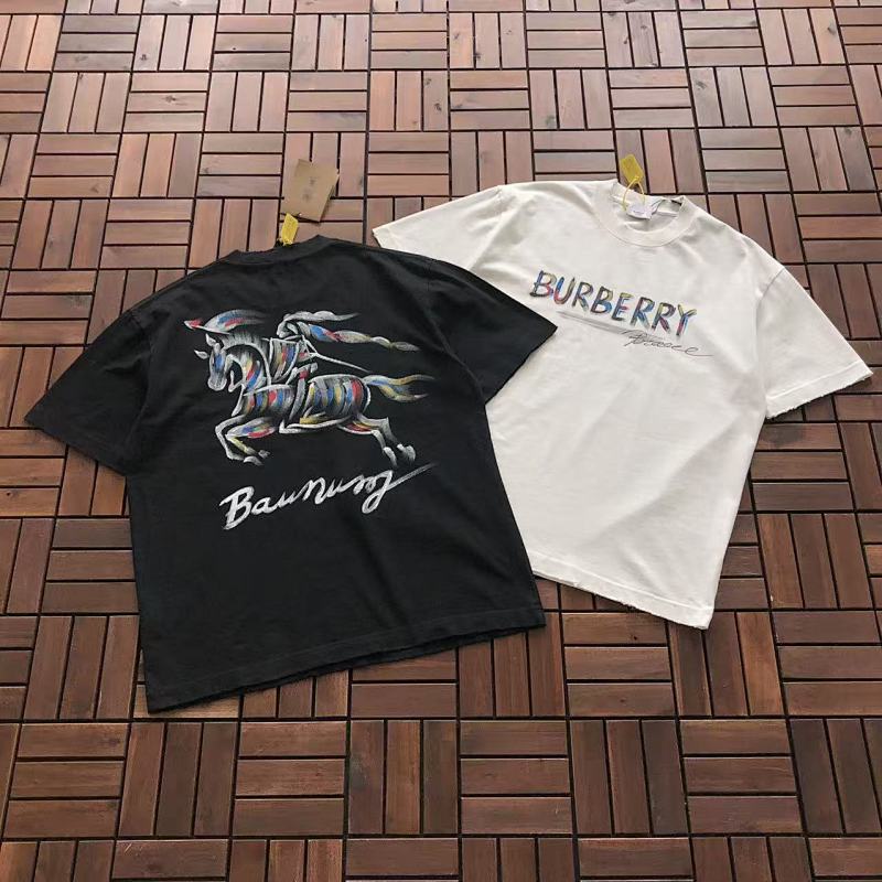 BURBERRY T-SHIRT 11121430 (im 176 CM 58 KG iwear size M in the photo)