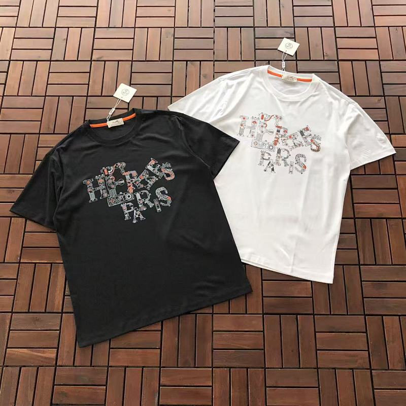 HERMES T-SHIRT 66033156 (im 176CM 58KG iwear size XL in the photo)