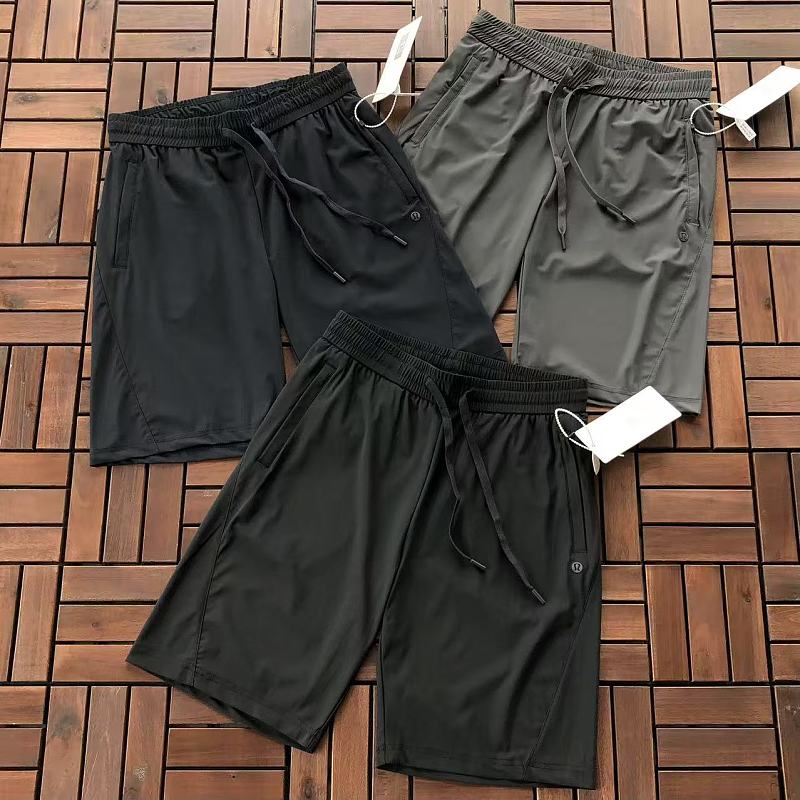 LULULEMON SHORTS 66042713 (im 185CM 80KG iwear size L in the photo)