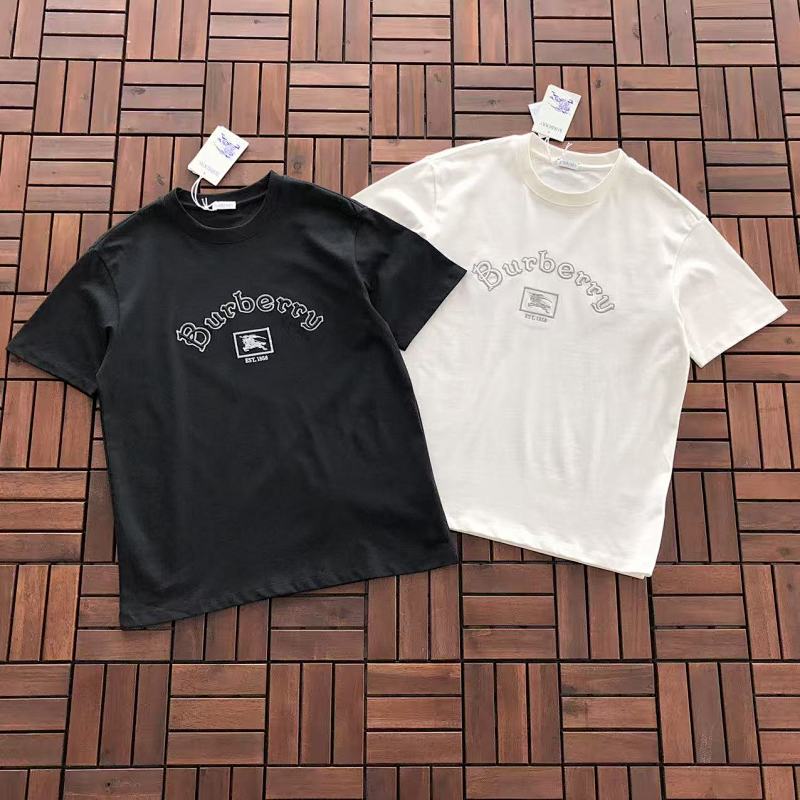 BURBERRY T-SHIRT 22121104 (im 185CM 80KG iwear size M in the photo)