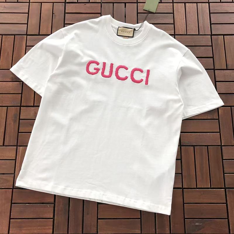 GUCCI T-SHIRT 66042266 (im 176CM 58KG iwear size S in the photo)