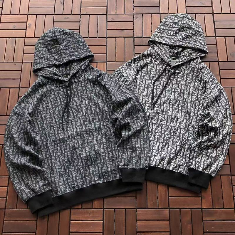 FENDI HOODIE 66090617 (im 185CM 70KG iwear size M in the photo)