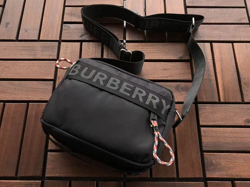 BURBERRY BAG 22110401 (长15CM*宽20CM*高8CM)