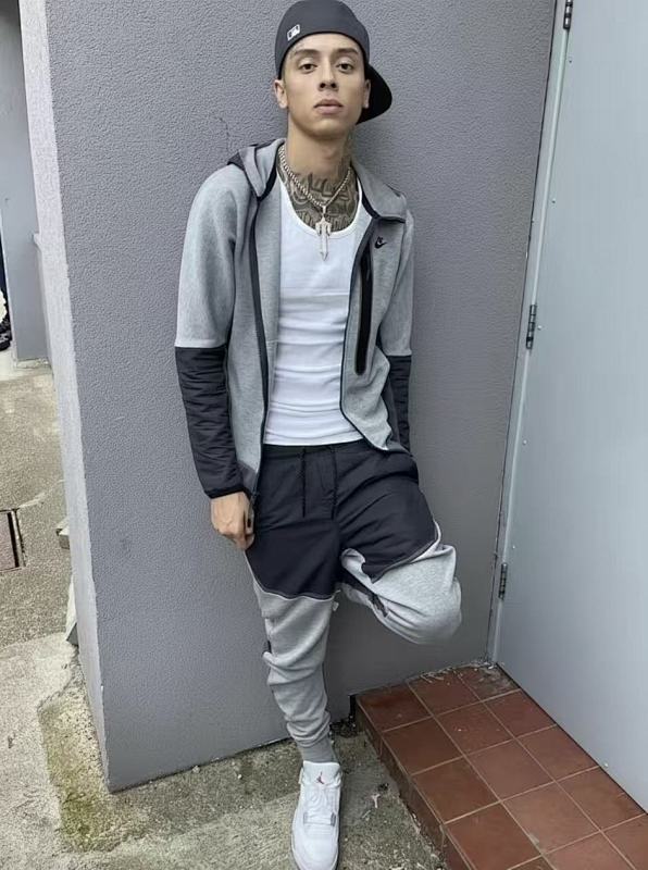🔥SALE🔥 NIKE HOODIE 88031941 (im 185CM 68KG iwear size XL in the photo)