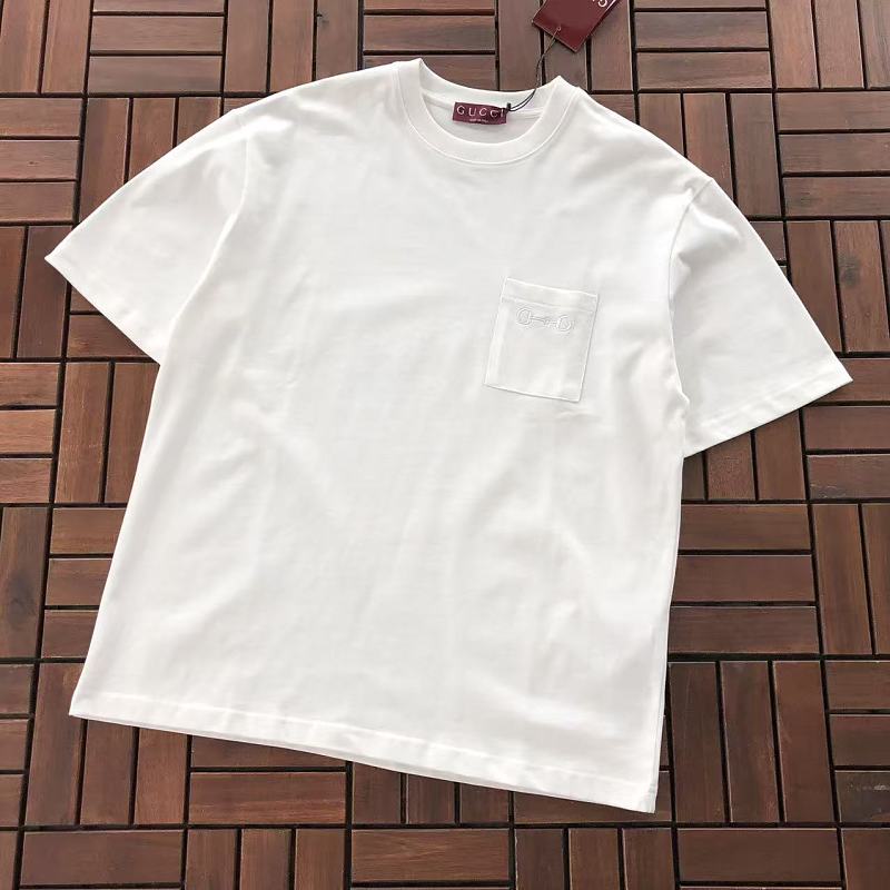 GUCCI T-SHIRT 66042262 (im 176CM 58KG iwear size S in the photo)