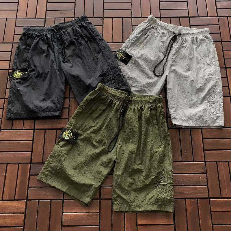 STONE ISLAND SHORTS 88060407 (im 185CM 70KG iwear size M in the photo)