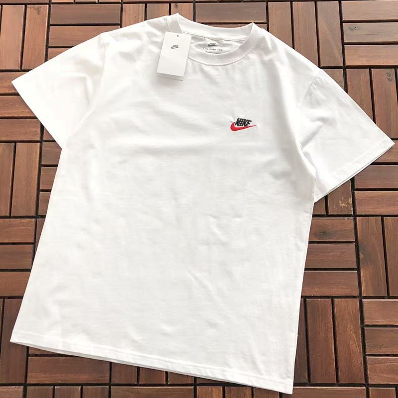 NIKE T-SHIRT 88012703 (im 176CM 58KG iwear size M in the photo)