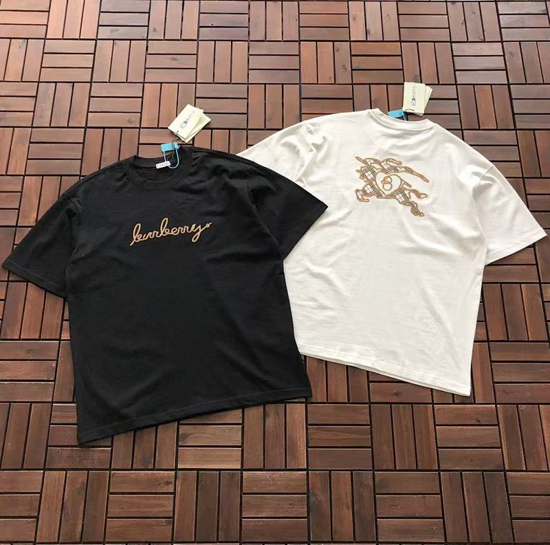 BURBERRY T-SHIRT 55011857 (im 180CM 68KG iwear size M in the photo)