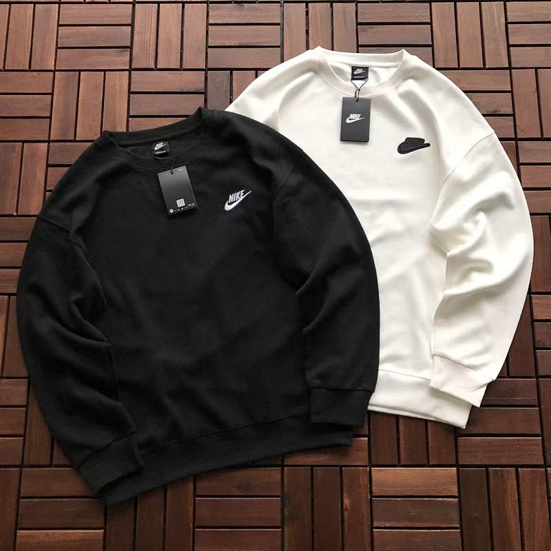 NIKE SWEATER 22110495(im 176CM 58KG iwear size L in the photo)