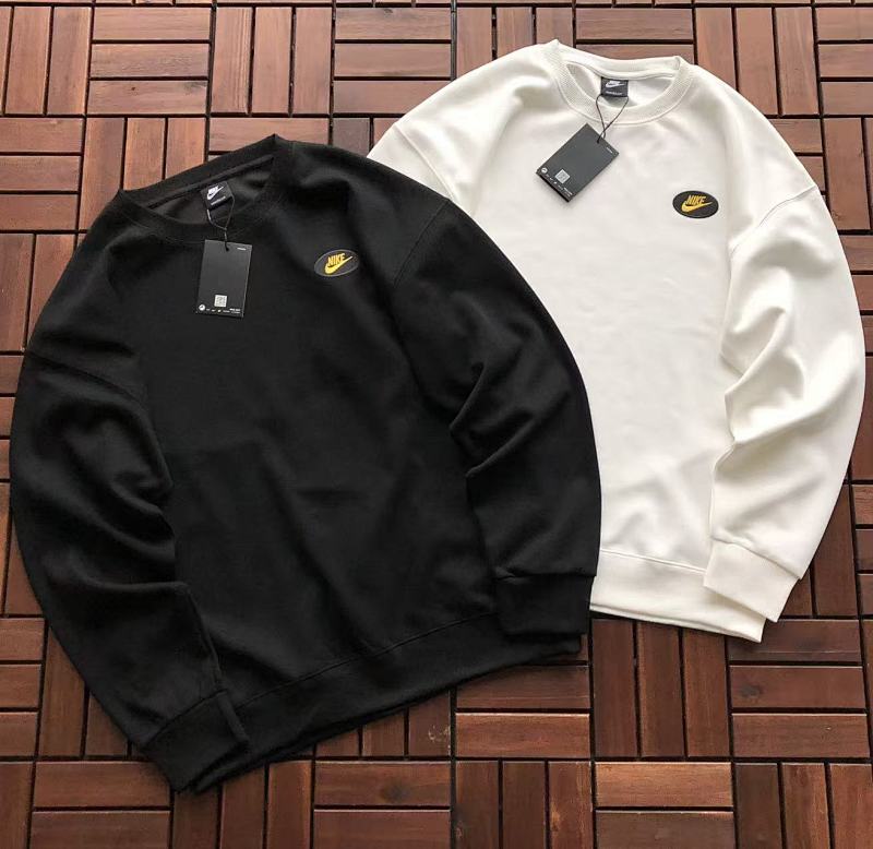 NIKE SWEATER 22110493(im 176CM 58KG iwear size XL in the photo)