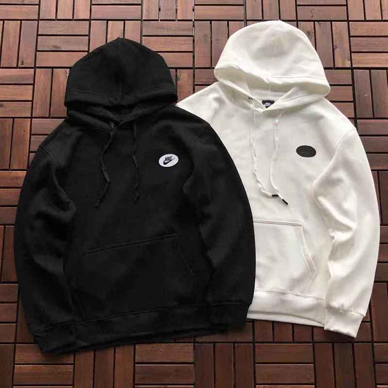NIKE FLEECE HOODIE 22110456(im 170CM 60KG iwear size L in the photo)