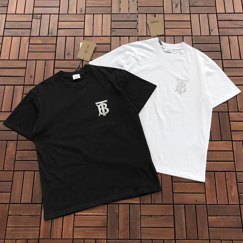 BURBERRY T-SHIRT 55043072 (im 185CM 70KG iwear size M in the photo)
