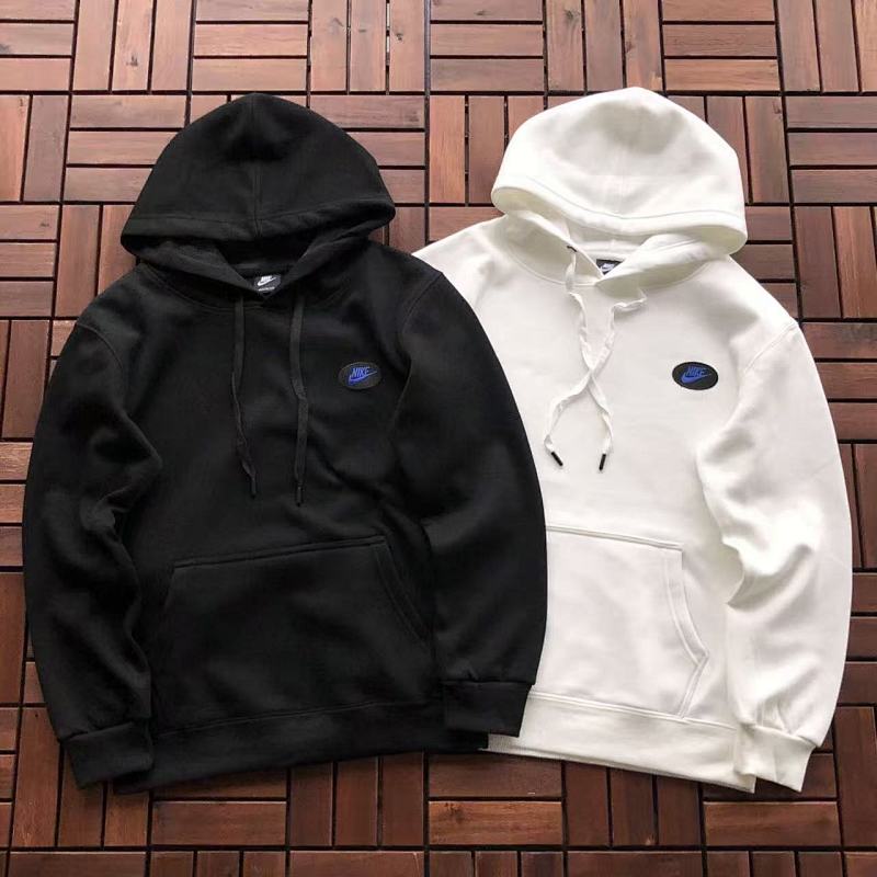 NIKE FLEECE HOODIE 22110451(im 170CM 60KG iwear size M in the photo)