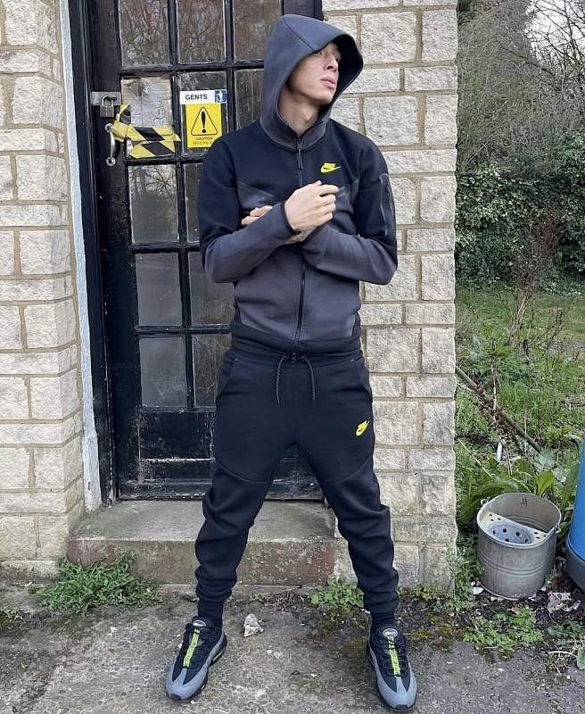 TF 2020 DV0537-011 zip-up coat DV0538-010 pants (im 180CM 68KG iwear size S in the photo)