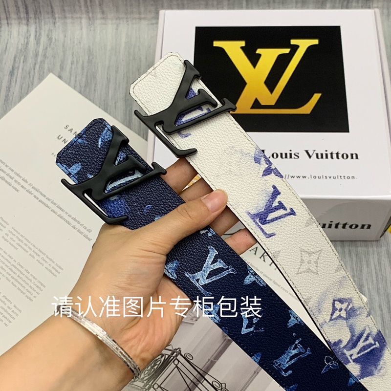 驢家新品 寬度40mm 原單新品 ，此款腰帶配置新款波浪纹扣 全新獨特設計的色彩圖案 與專櫃一致 搭配進口原廠小牛皮 質感超級好 请认准图片专柜包装