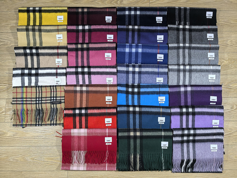 （ ）（100% cashmere）尺寸30cmX168cm，经典山羊绒围巾
