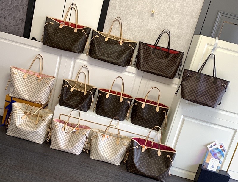 法国♻️进口原厂TPU面料，31x28x14cm(长x高x宽)极具传奇色彩的 Neverfull 手袋！