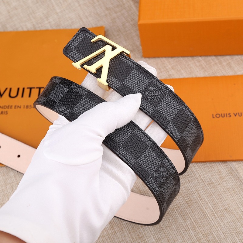 3.0 寬 既時尚又充滿女性風情，這款皮帶採用路易威登經典Monogram帆布材質，搭配纖細的金色金屬扣，優雅迷人。