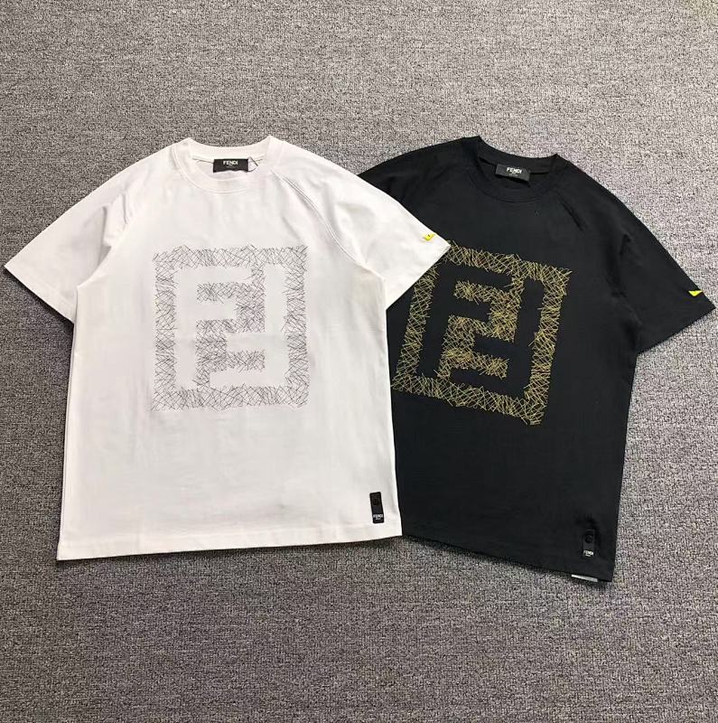 FENDI T-SHIRT 4111200221（im 170cm 57kg i wear size XS in the phot）
