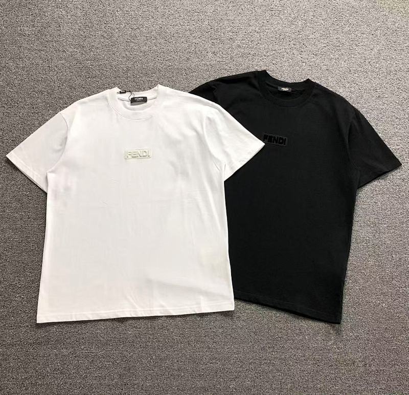 FENDI T-SHIRT 3203055721（im 170cm 60kg i wear size M in the phot）