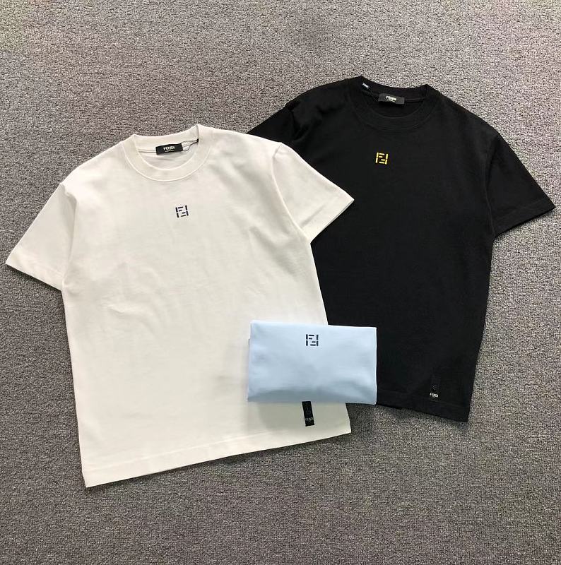 FENDI T-SHIRT 5208072981（im 170cm 60kg i wear size S in the phot）