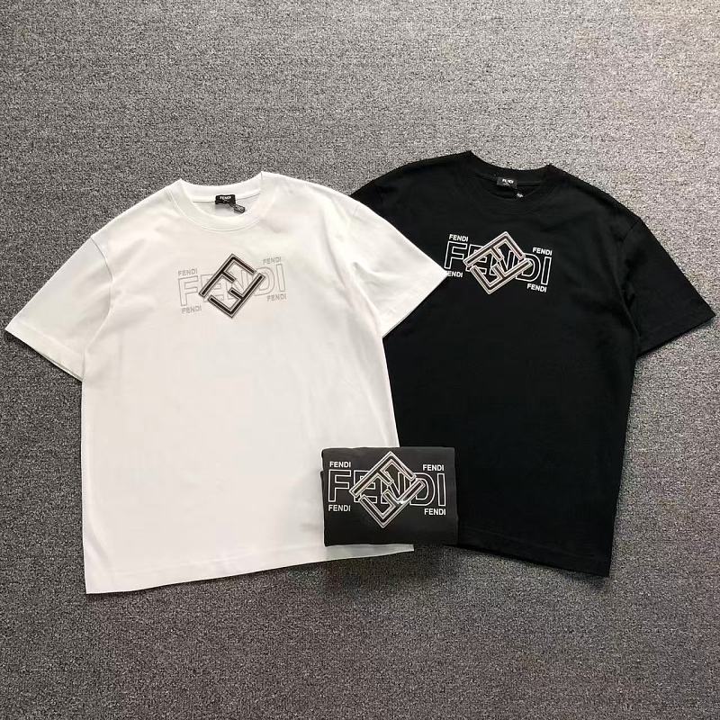FENDI T-SHIRT 3206242421 （im 170cm 60kg i wear size L in the phot）