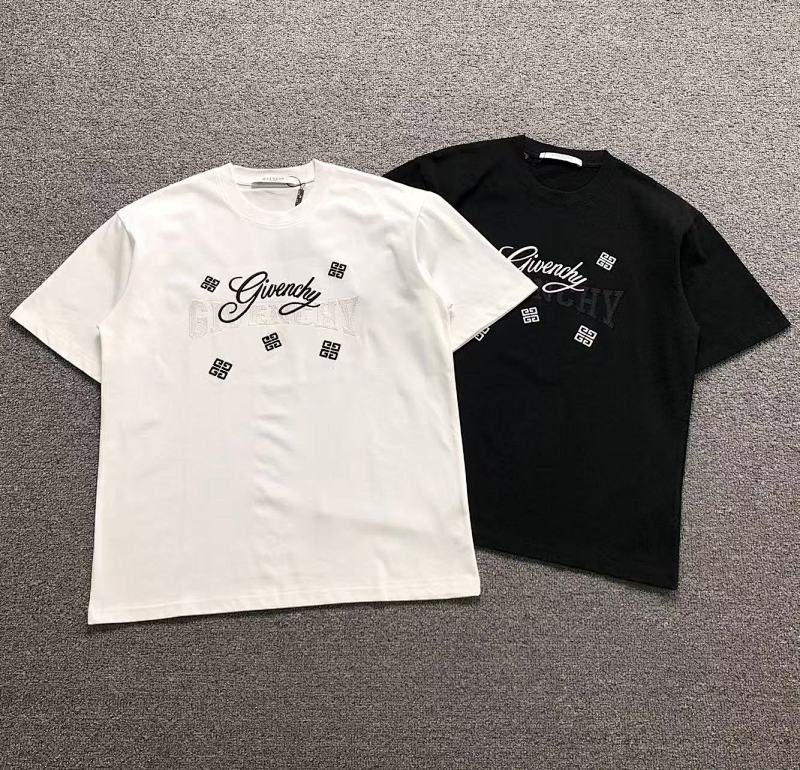 GIVENCHY T-SHIRT 3203120920（im 170cm 60kg i wear size M in the phot）
