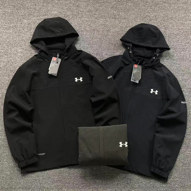 UNDER ARMOUR JACKET 2207150504（im 170cm 60kg i wear size XL in the phot）