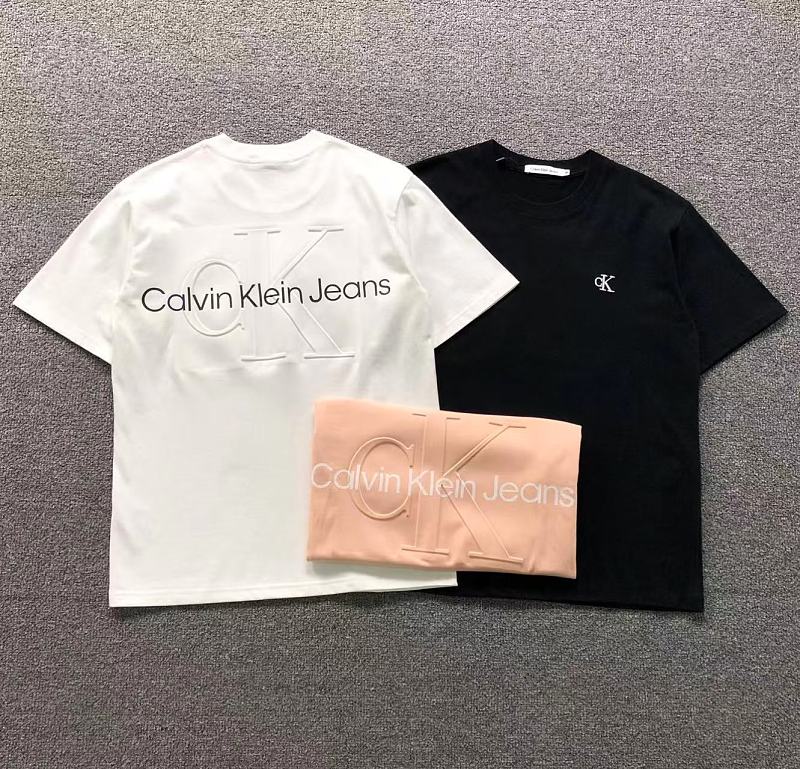CALVIN KLEIN T-SHIRT 525150585（im 170cm 60kg i wear size M in the phot）