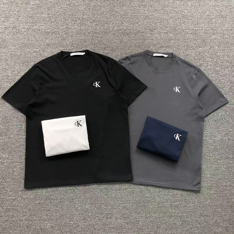 CALVIN KLEIN T-SHIRT 112123501（im 170cm 57kg i wear size XL in the phot）