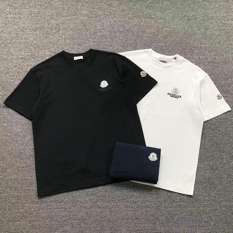 MONCLER T-SHIRT 3206110721（im 170cm 60kg i wear size L in the phot）