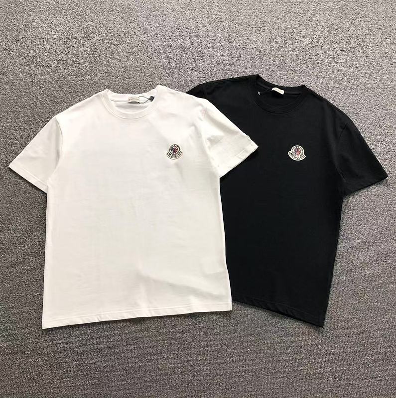MONCLER T-SHIRT 22042639125（im 170cm 60kg i wear size M in the phot）