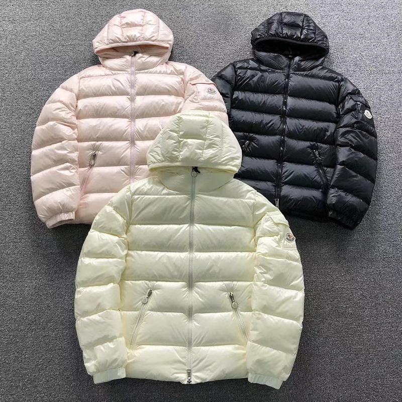 MONCLER DOWN JACKETS FEMAIE STYIE 2208310104
