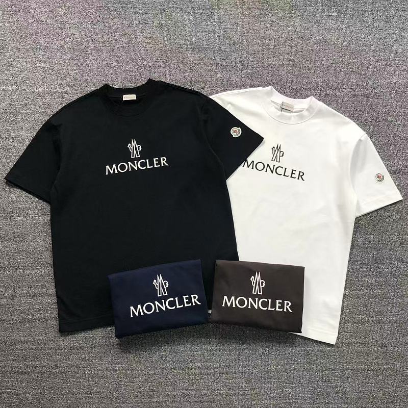 MONCLER T-SHIRT 3101061121（im 170cm 60kg i wear size M in the phot）