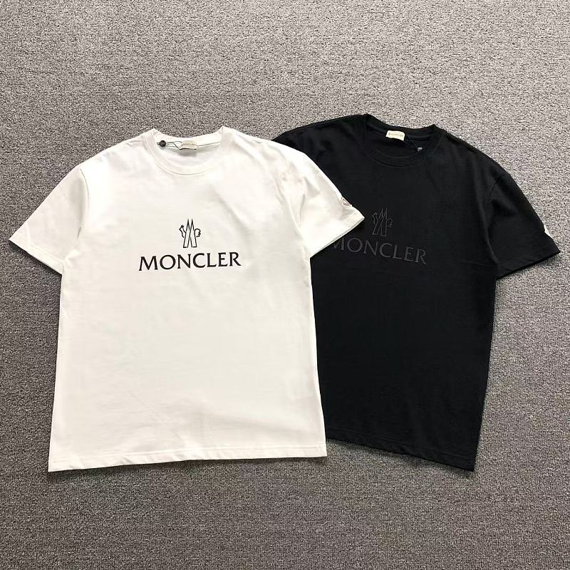 MONCLER T-SHIRT 22042637125（im 170cm 60kg i wear size M in the phot）