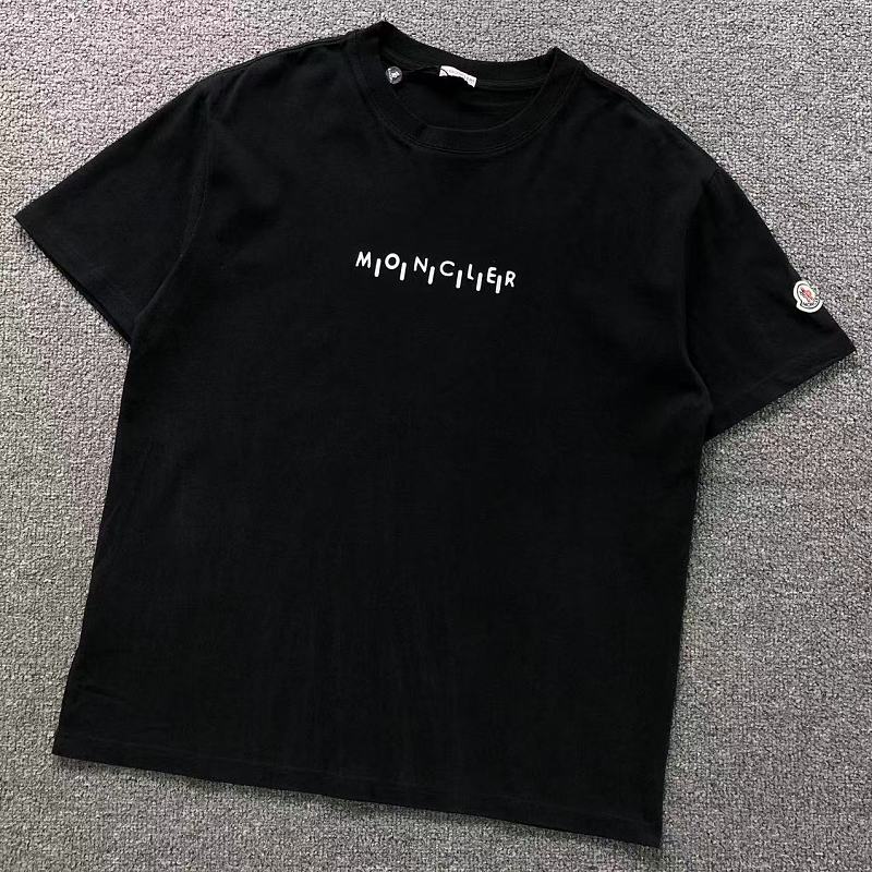 MONCLER T-SHIRT 22042644125（im 170cm 60kg i wear size M in the phot）