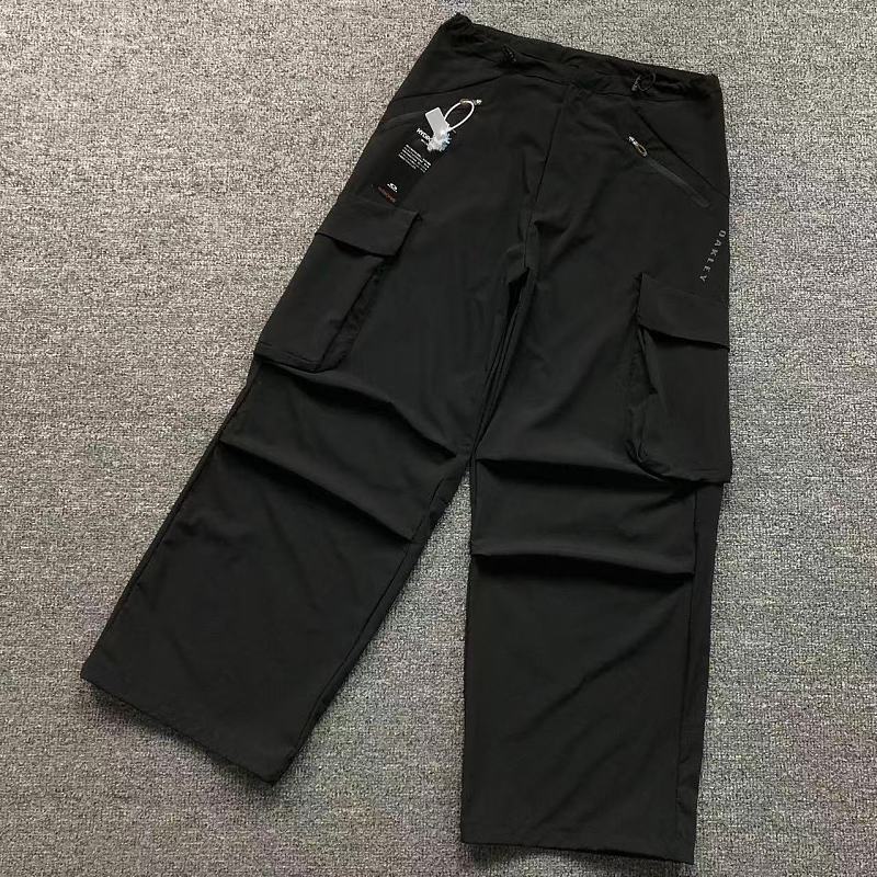 OAKLEY TROUSERS 128251735（im 170cm 60kg i wear size XS in the phot）