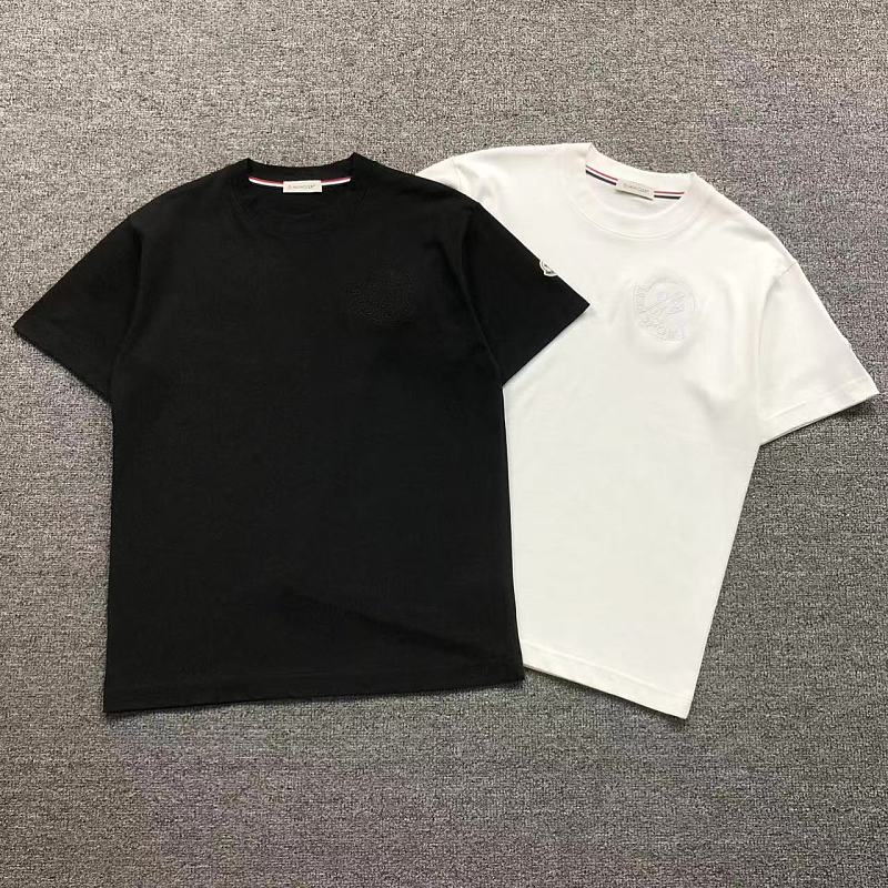 MONCLER T-SHIRT 525222381（ im 170cm 60kg i wear size M in the phot）