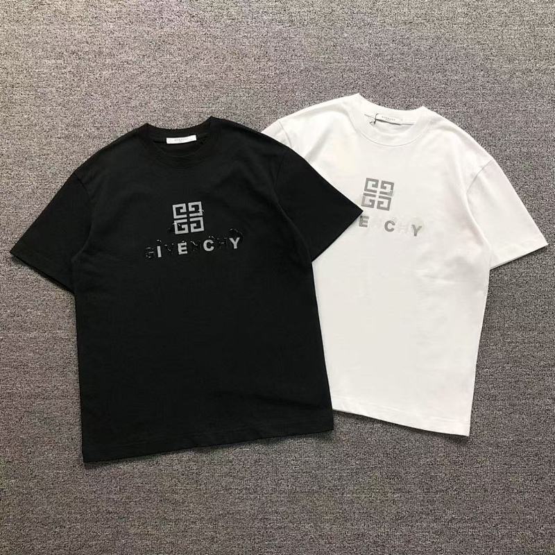 GIVENCHY T-SHIRT 5230711147（im 170cm 60kg i wear size M in the phot）