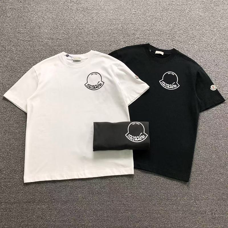 MONCLER T-SHIRT 3204181621（im 170cm 60kg i wear size L in the phot）