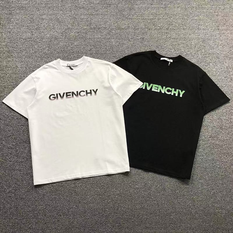 GIVENCHY T-SHIRT 4203050321（im 170cm 60kg i wear size M in the phot）