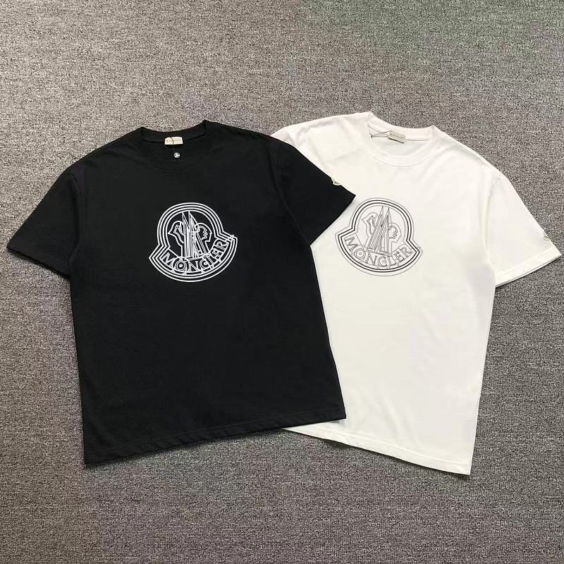 MONCLER T-SHIRT 5261619136（im 170cm 60kg i wear size M in the phot）