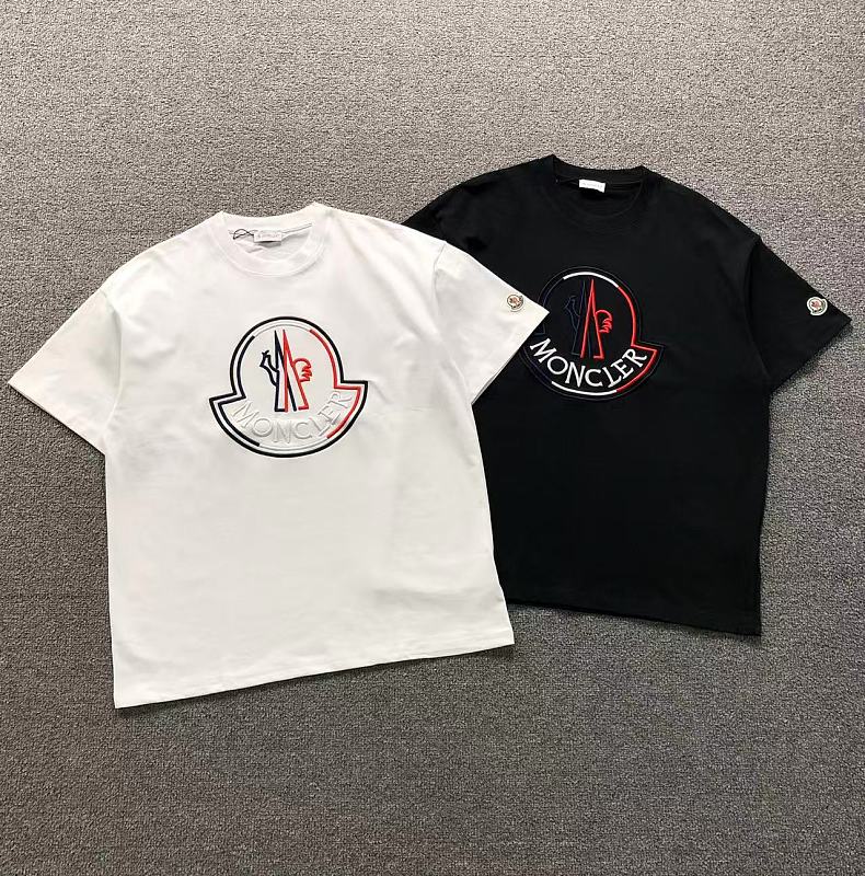 MONCLER T-SHIRT 3206081121（im 170cm 60kg i wear size M in the phot）