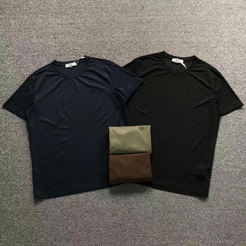 ALO T-SHIRT 22051515001（im 170cm 60kg i wear size L in the phot）