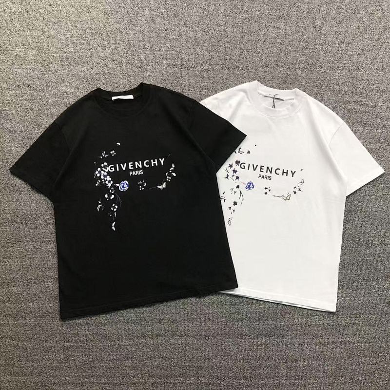 GIVENCHY T-SHIRT 4203050521（im 170cm 60kg i wear size M in the phot）