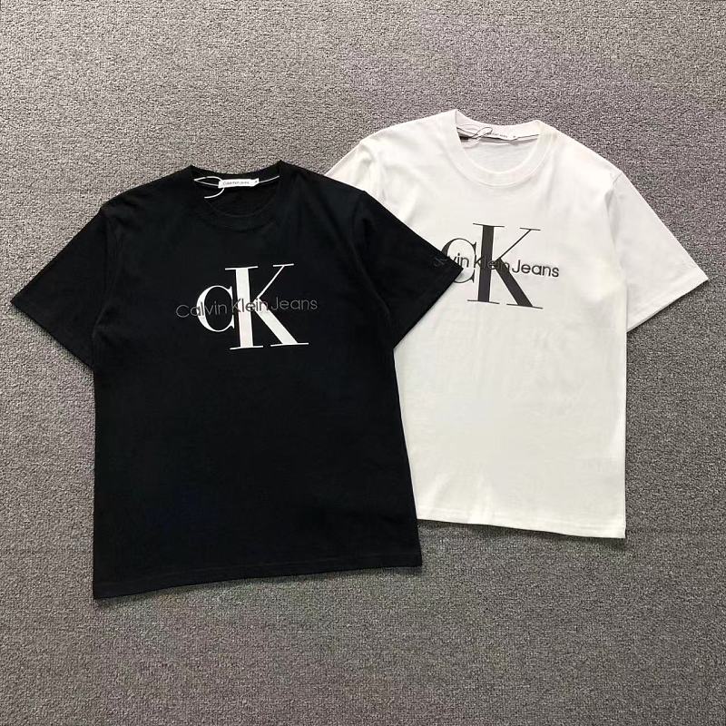 CALVIN KLEIN T-SHIRT 525150485（im 170cm 60kg i wear size M in the phot）