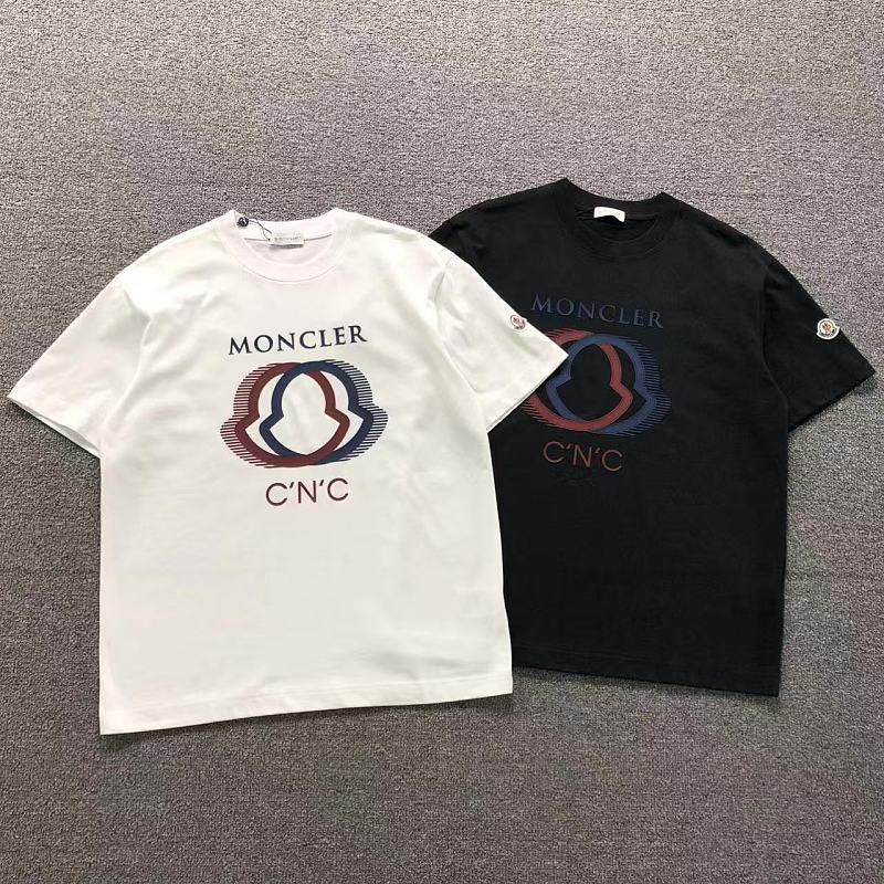 MONCLER T-SHIRT 52418118147（im 170cm 60kg i wear size L in the phot）