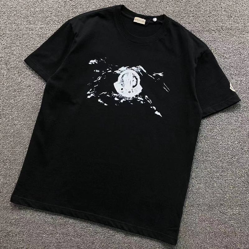 MONCLER T-SHIRT 22042645125（im 170cm 60kg i wear size M in the phot）