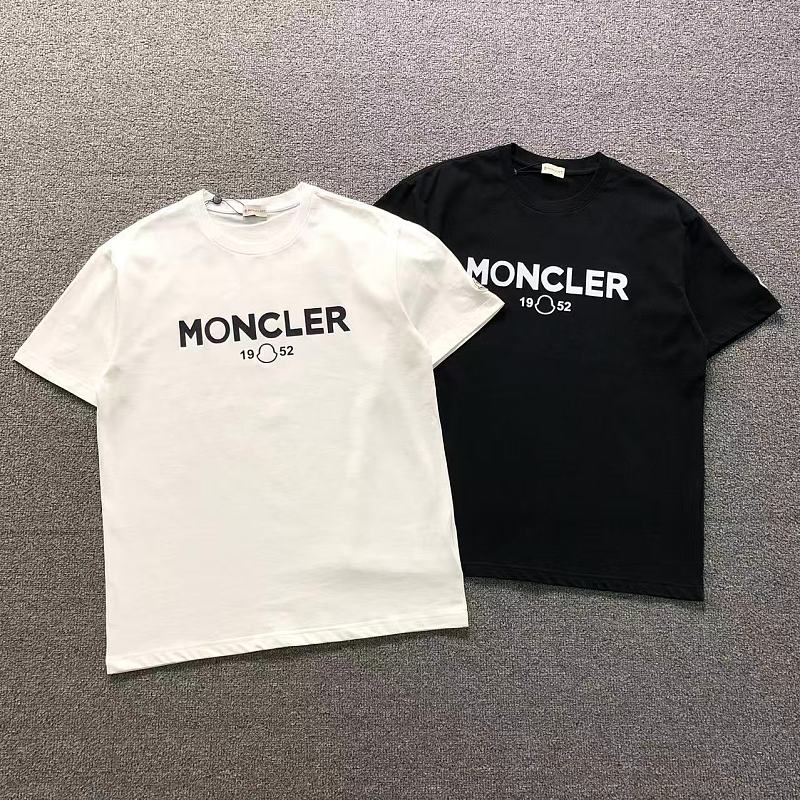 MONCLER T-SHIRT 22042640125（im 170cm 60kg i wear size M in the phot）