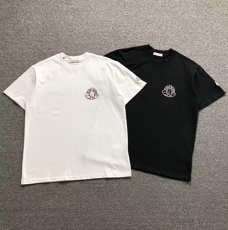 MONCLER T-SHIRT 3203055621（im 170cm 60kg i wear size M in the phot）